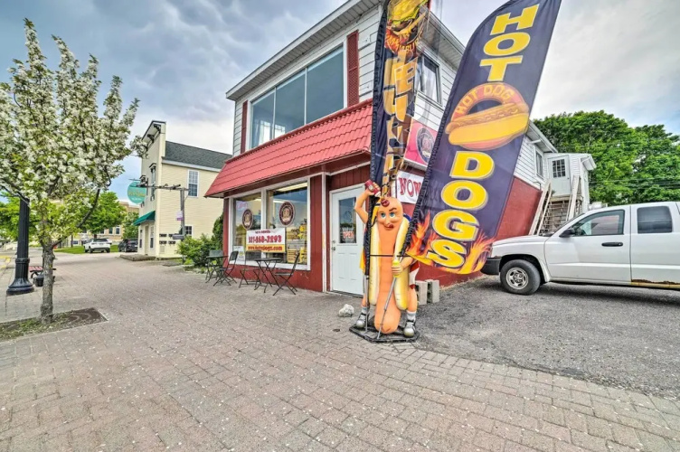 Walkable St Ignace Condo w/ Lake Huron Views
