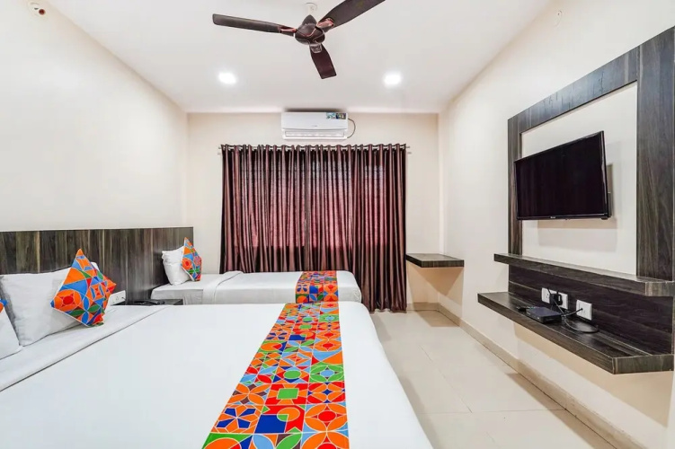 Fabhotel Rove Inn & Suites