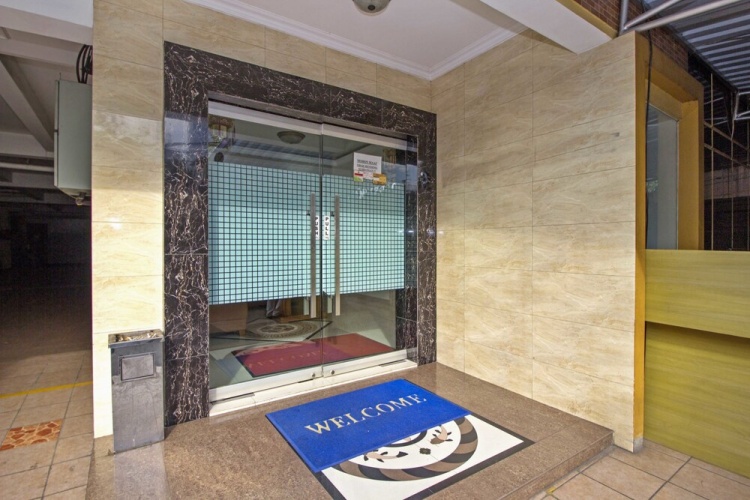 ZEN Rooms Near Ambassador Mall