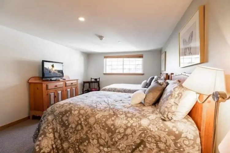 Condo with Hot Tub Free Garage Parking by RedAwning