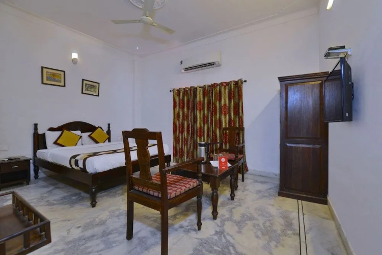Chandra Prakash Hotel