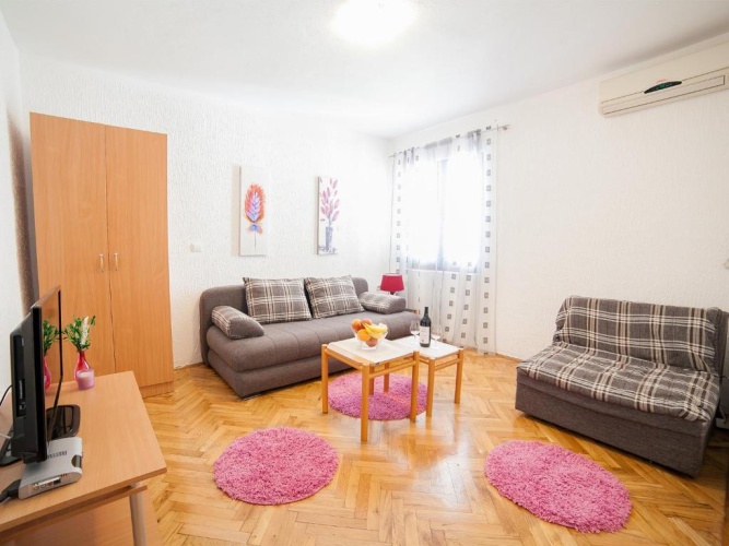 1 Bedroom Apartment with balcony
