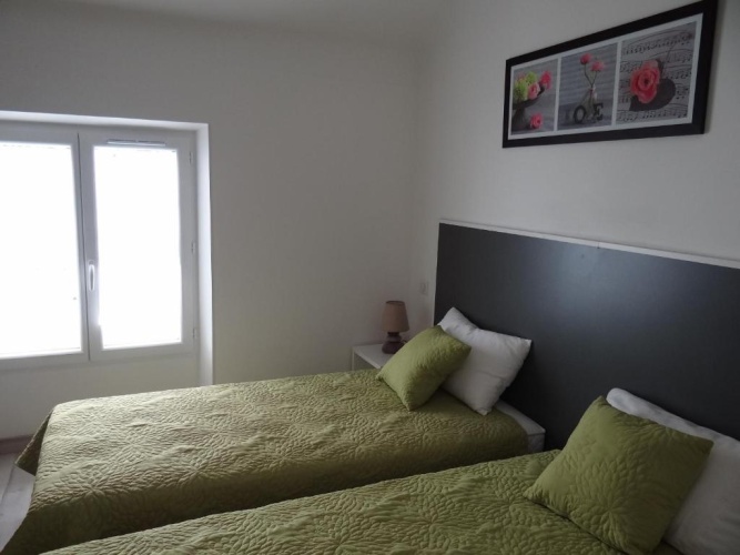 2 Bedrooms Apartment