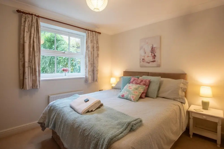 Modern 2-Bed Flat In Tavistock Centre