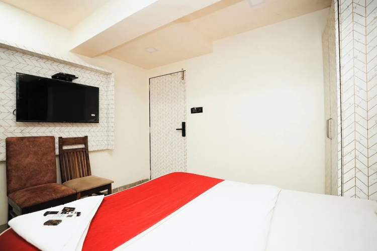 Hotel Versova Inn