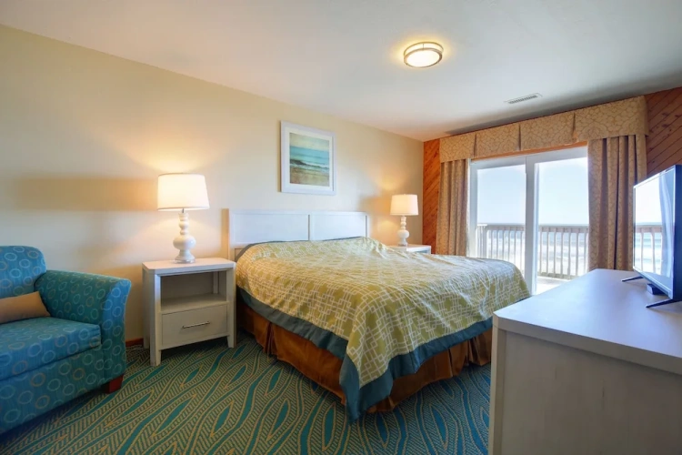 2 Bedrooms Standard Family room with view