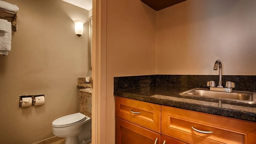 Best Western Hartford Hotel & Suites photo 31
