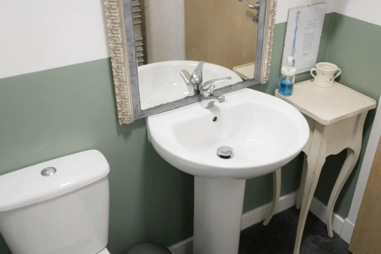 BroomHouse HomeStay