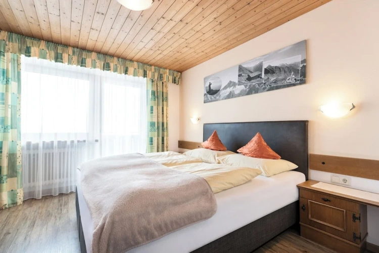 Comfort Double room with balcony and with mountain view