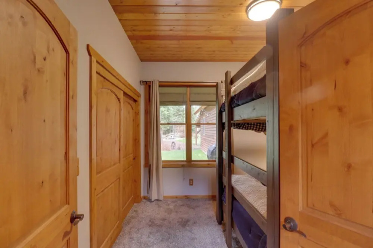 Enchanting Glacier Park Getaway by Flathead Lake!