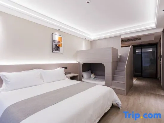 Quadruple Family Suite