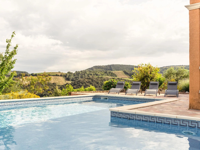 Cozy Villa in Roquebrun with Swimming Pool