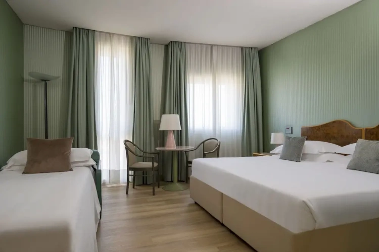 Standard Triple room with balcony