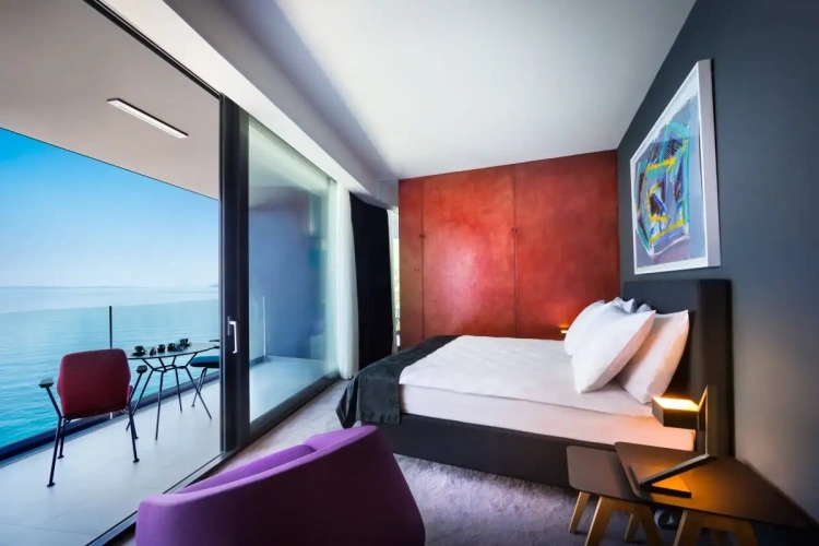 Superior Double room with balcony and with sea view