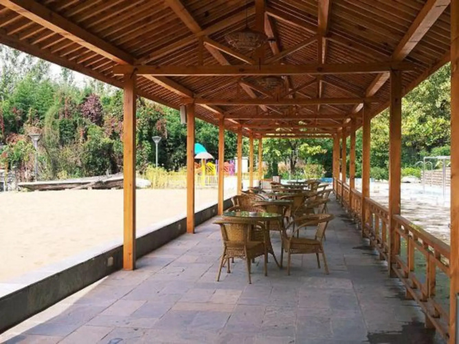Bazhou Media Hot Spring Hotel