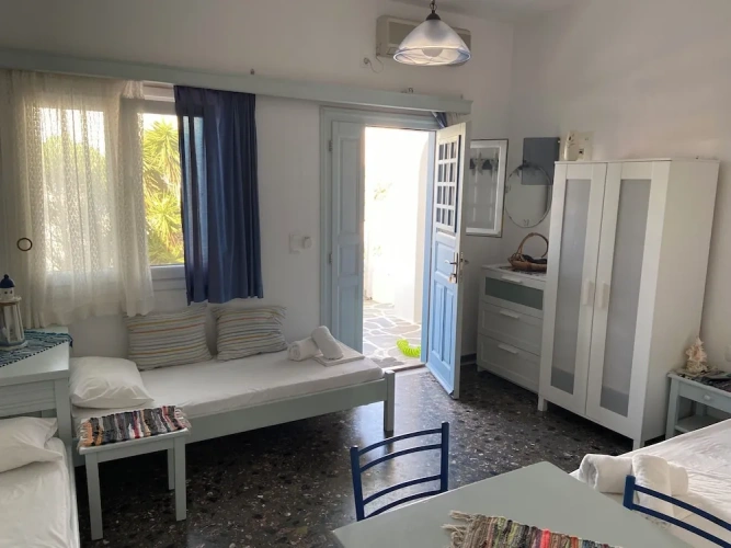 1 Bedroom Classic Triple Basement room