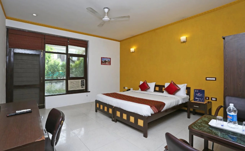 OYO 5528 DLF Phase 4