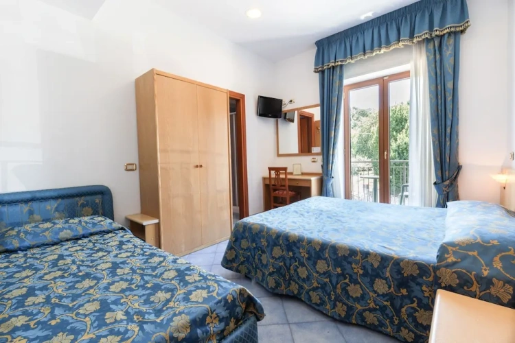 Standard Quadruple room with balcony