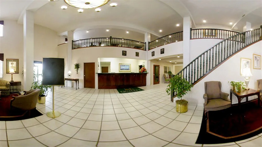 Days Inn & Suites Hickory