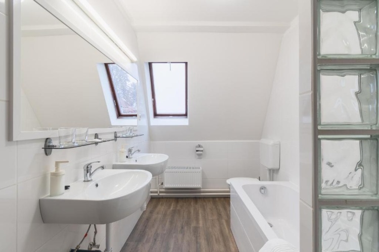 Standard Quadruple room with view