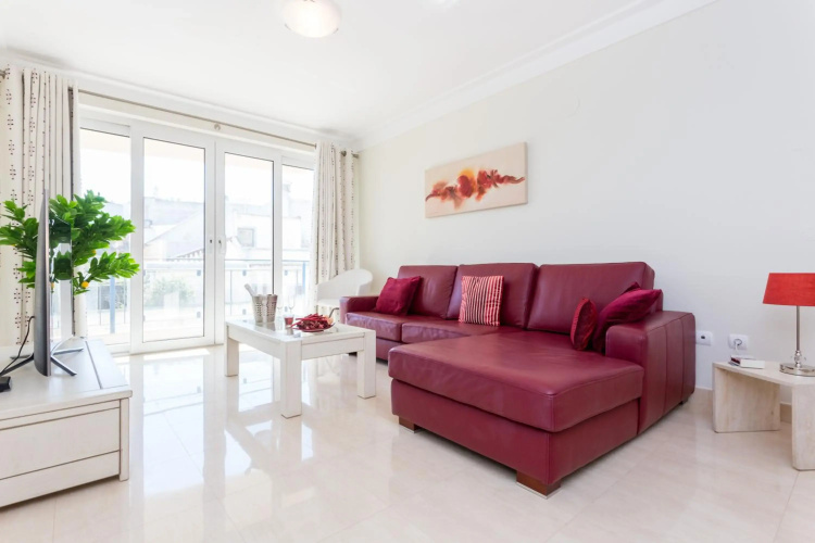 2 bedroom Sea View apartment, private parking