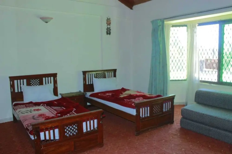 Standard Triple room