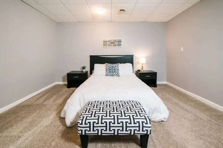 Loft North Shore Apartment Pool Table