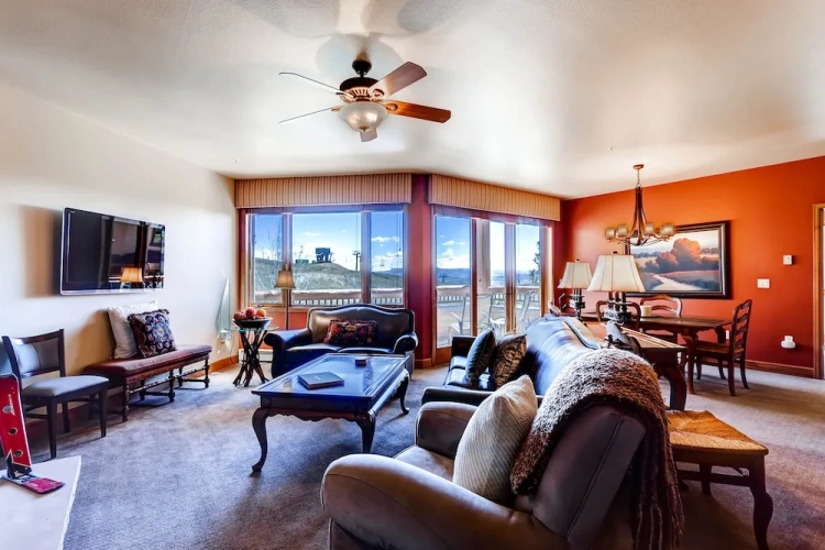 3 Bedrooms Standard Family room
