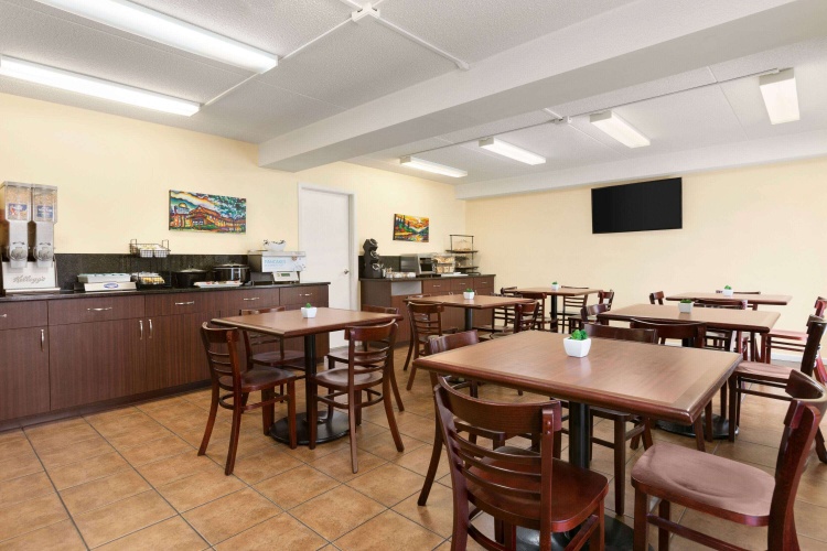 Days Inn by Wyndham Miramichi photo 18