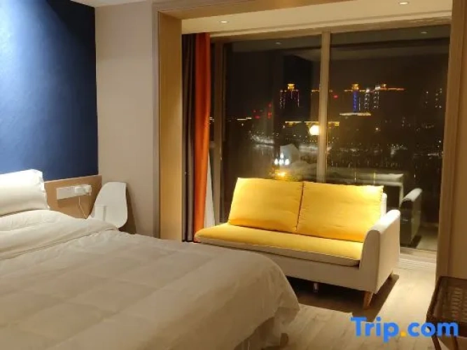 Standard Double room with city view