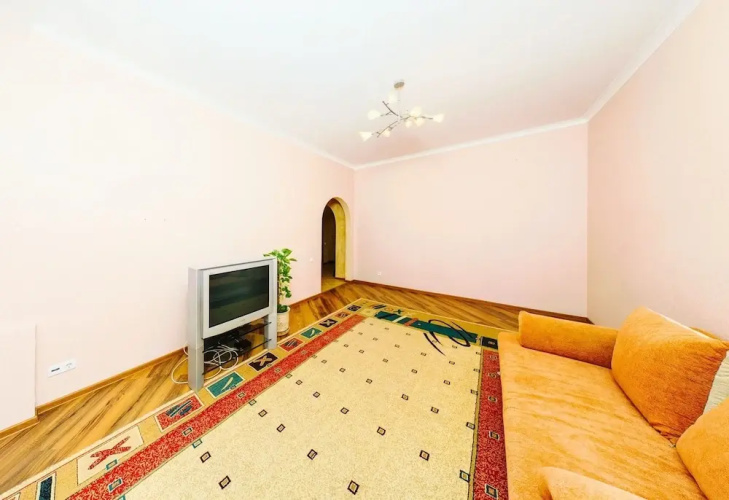 Hotrent Baseina Street Area
