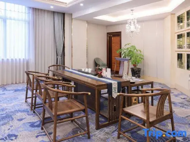 Grand Honor Hotel