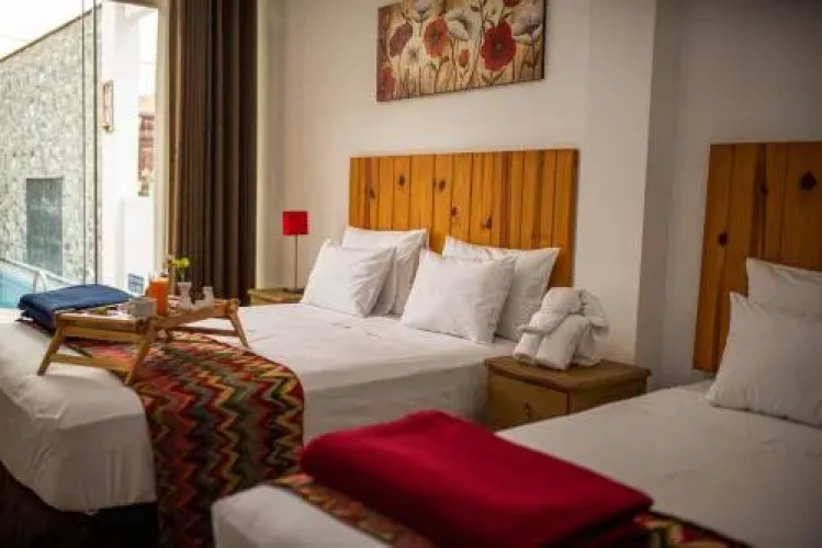 El Encanto Lodge & Suites