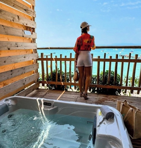 Deluxe room with lake view