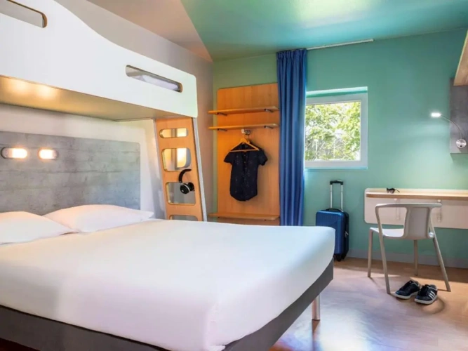 Standard Triple room