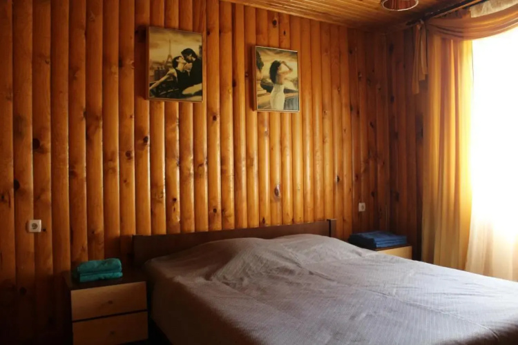 Hotel-complex Mizh Triokh Ozer