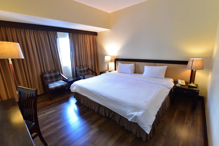New Season Hotel