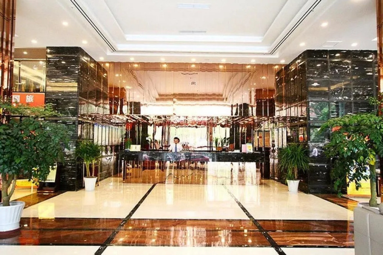 Hollyston Hotel