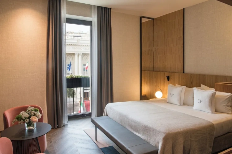 Classic Double room with city view