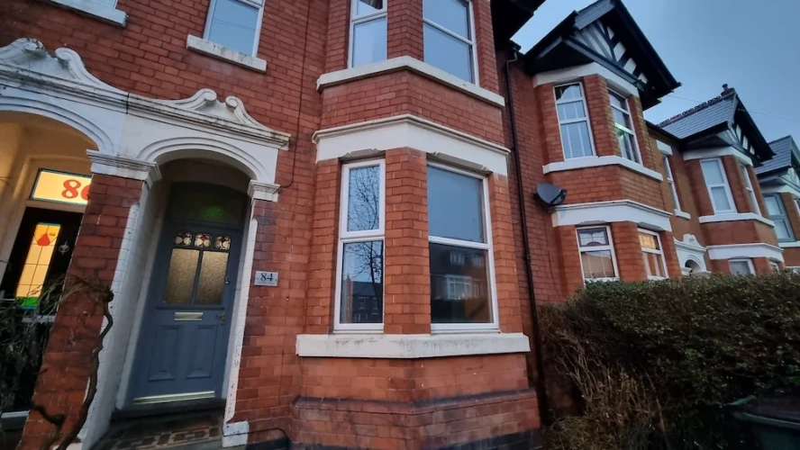 Spacious 4-bed House Great Location Coventry