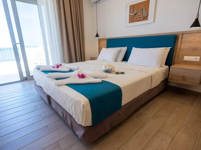 Cavos Bay Hotel and Studios