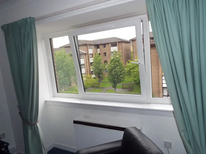 Ideal Central Edinburgh location with free on-site private parking