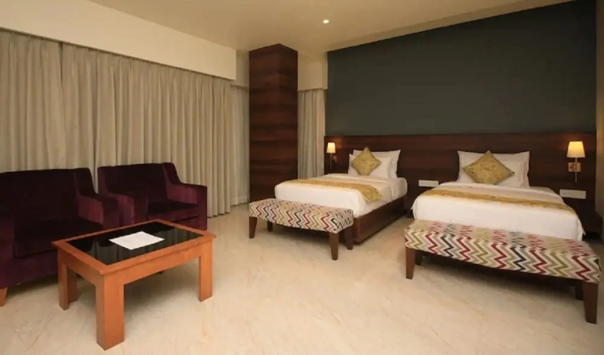 Goroomgo Danni Continental Imphal