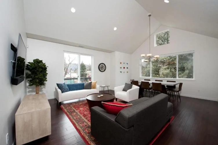 3 Bedrooms Apartment