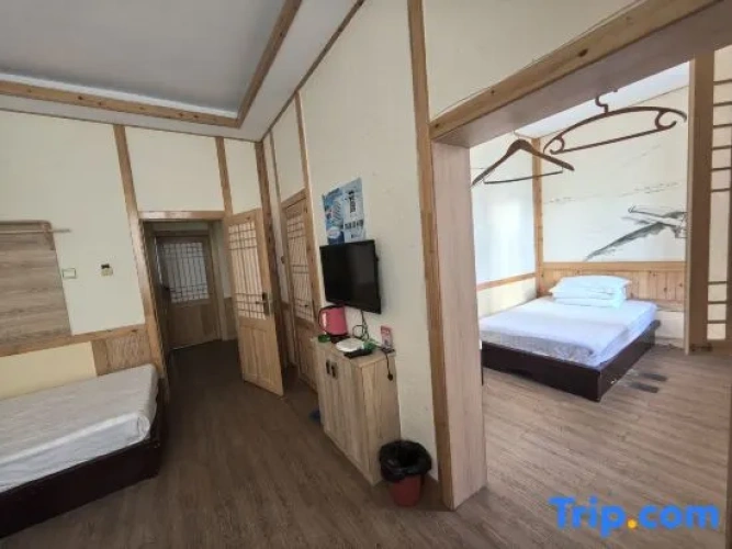 Deluxe Triple Suite