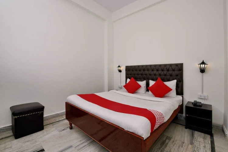 OYO 12193 Sandhya Hotel