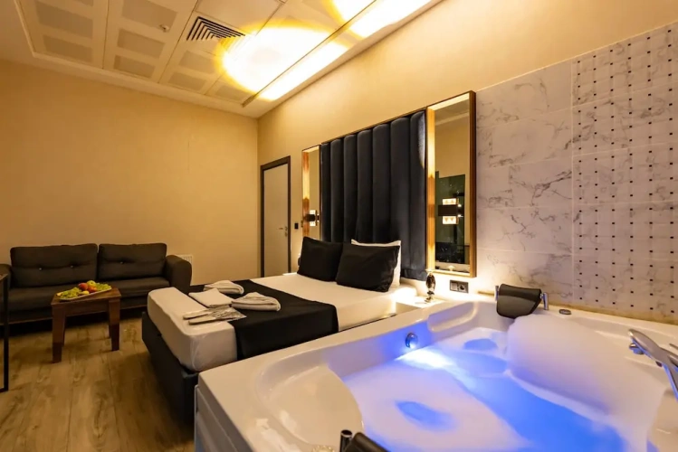 1 Bedroom Standard Double room with city view