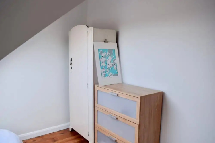 Traditional 2 Bedroom Flat Next to Springfield Park