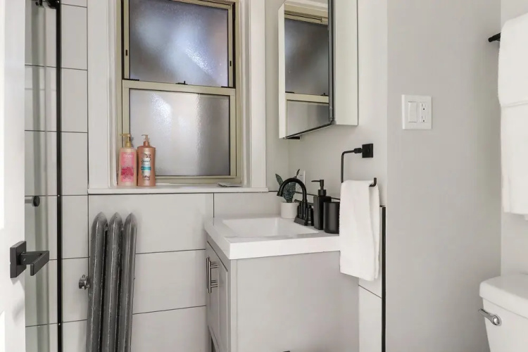 Cozy 2BR - Montrose 1A