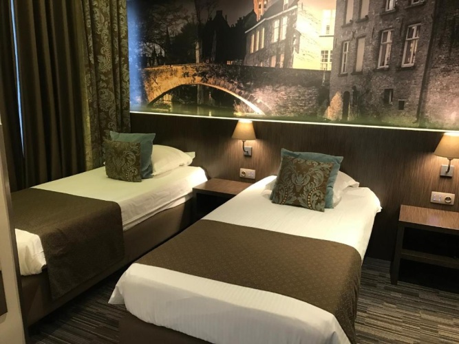 Standard Triple room